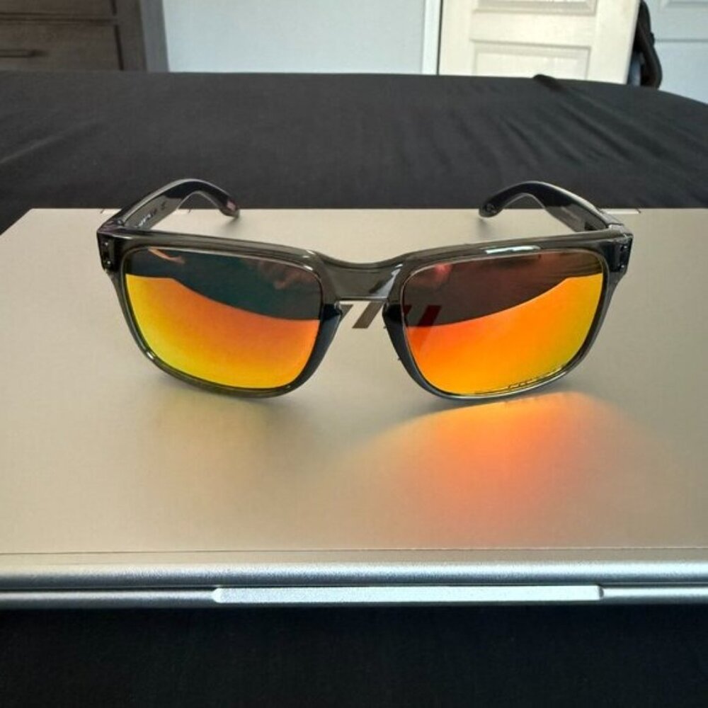 OO9102 Oakley Holbrook Smoke Gray Frame Prizm Polarized Red Reflective Lenses - Picture 6 of 7